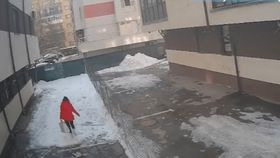 Cine este femeia care a murit, după ce o bucată de gheață i-a căzut în cap. Martorii au făcut dezvăluiri neașteptate: „Evit tot timpul că cine știe”